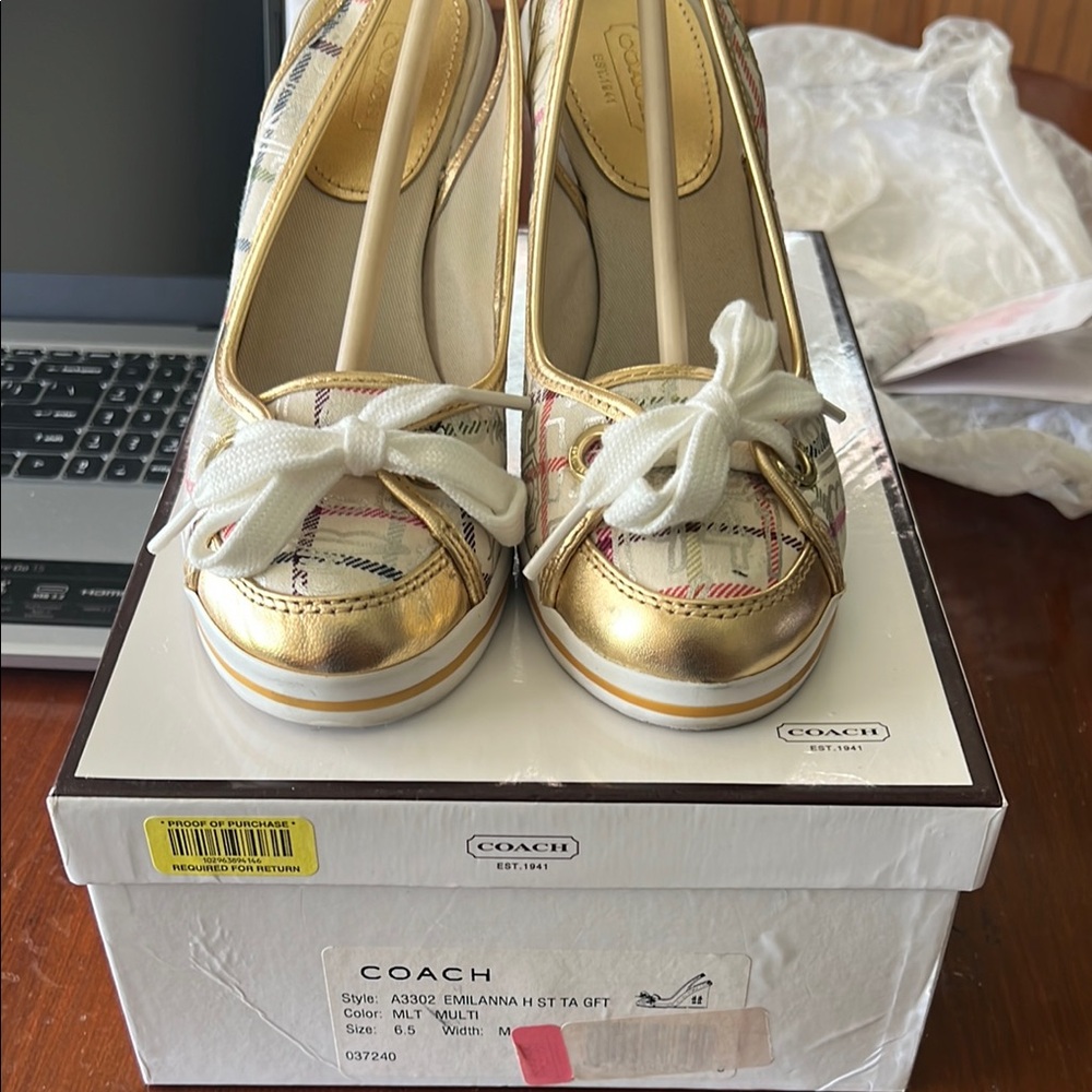 Coach Gold Cream Heels Elegant Design